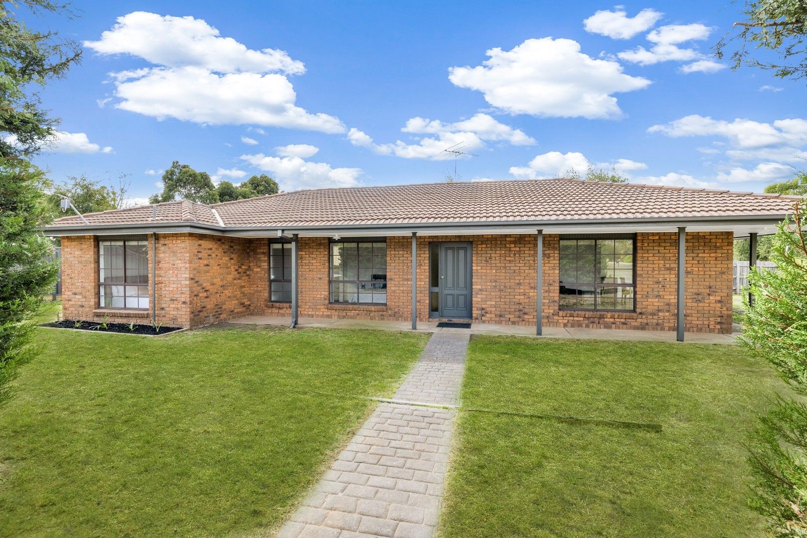 8 Regan Drive, Romsey VIC 3434, Image 0