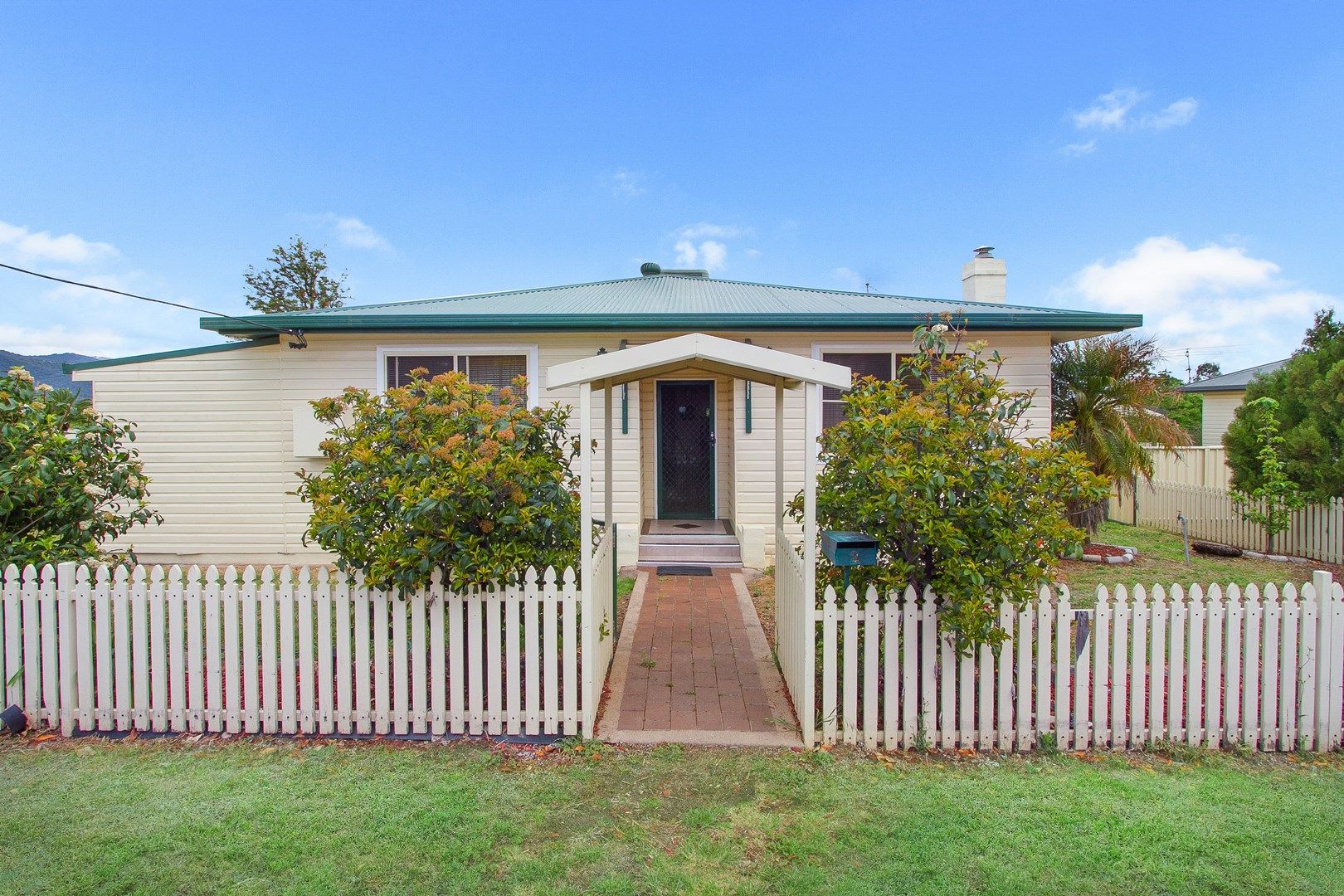 2 Laurel Street, Kootingal NSW 2352, Image 0