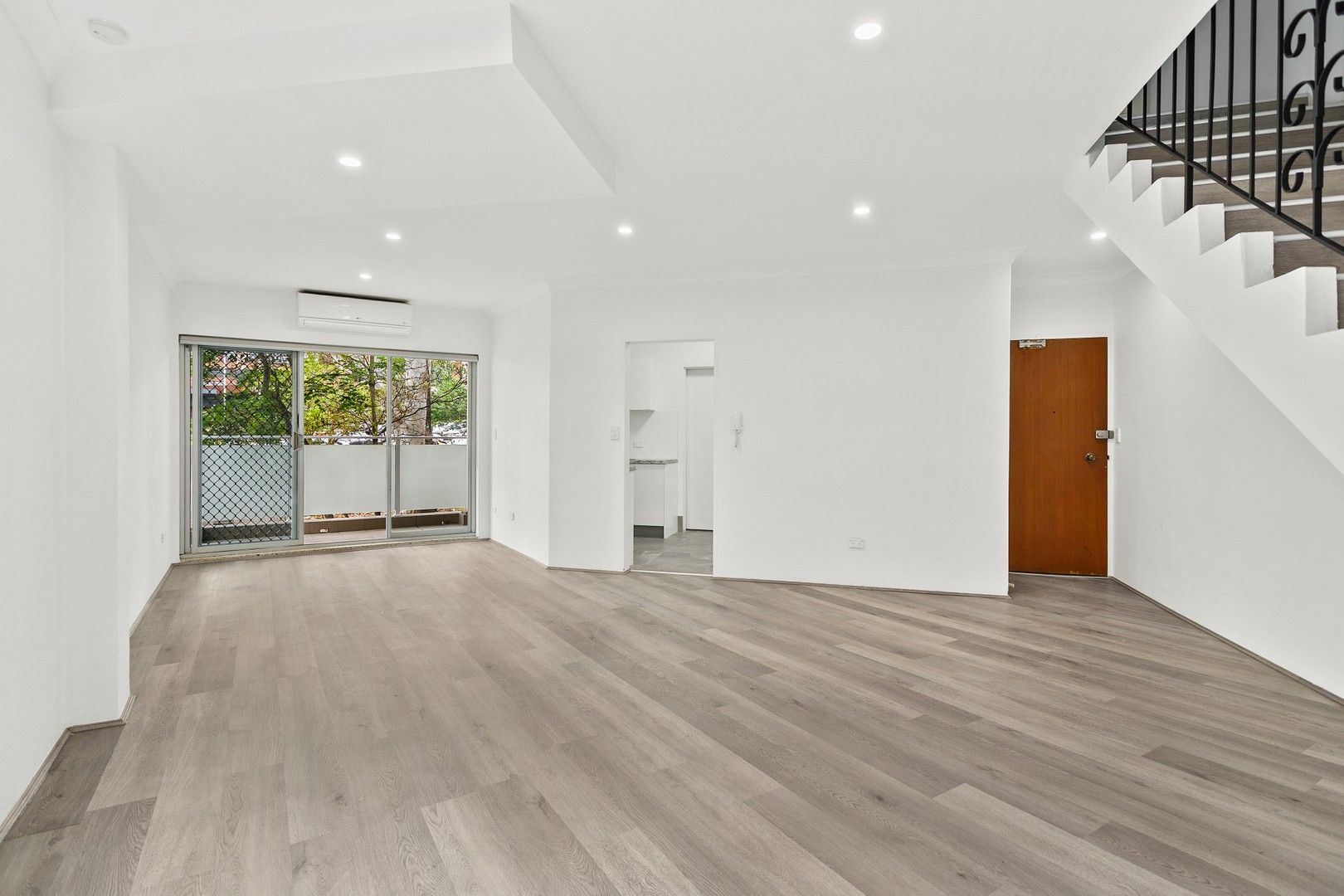 2 bedrooms Apartment / Unit / Flat in 4/6-8 Short Street KOGARAH NSW, 2217