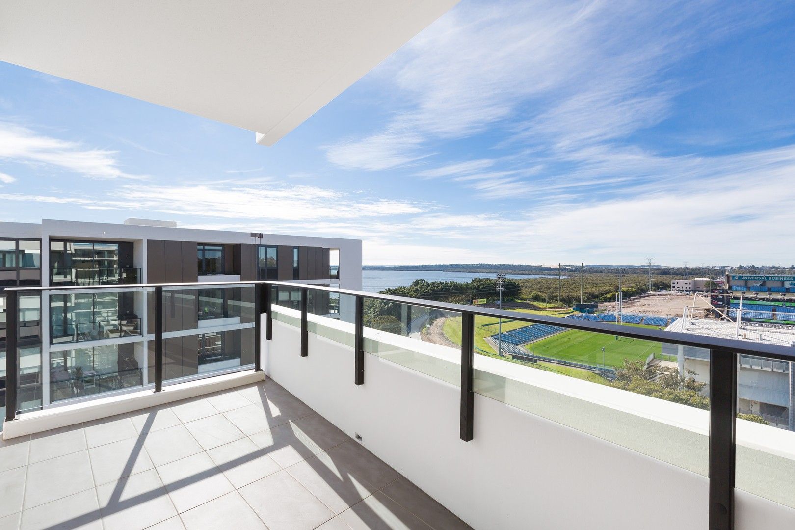 2 bedrooms Apartment / Unit / Flat in 609/4 Foreshore Boulevarde WOOLOOWARE NSW, 2230