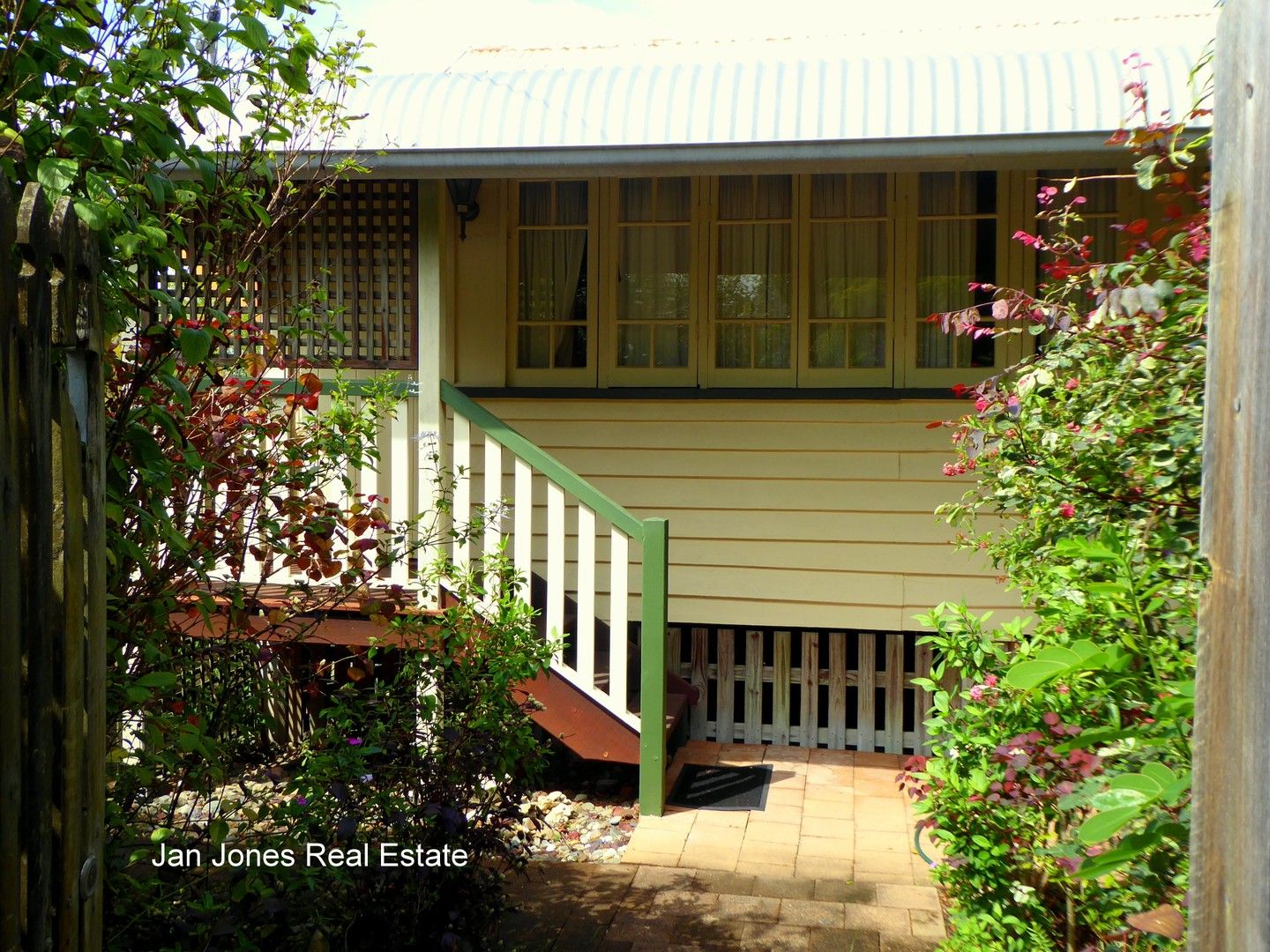 13 Arthur St, Woody Point QLD 4019, Image 0