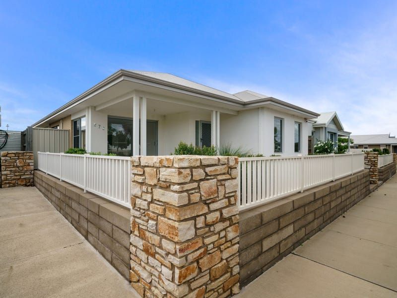 4 bedrooms House in 279 Banrock Drive ELLENBROOK WA, 6069