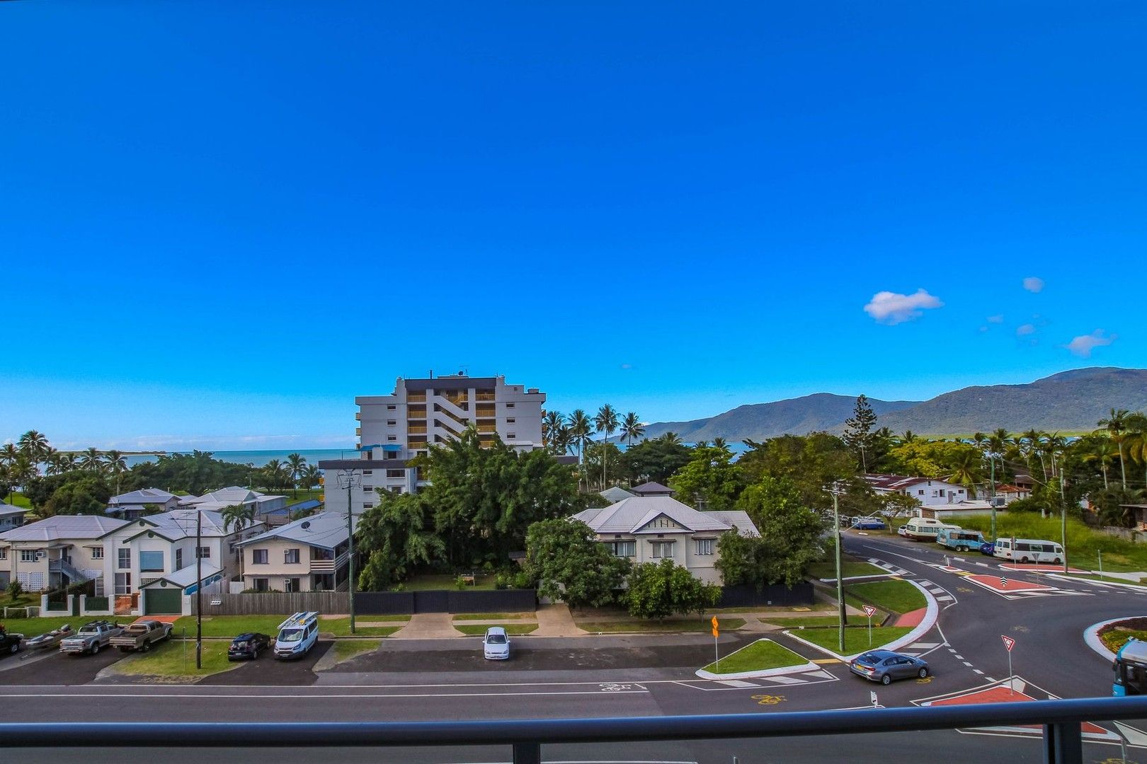 4 bedrooms Apartment / Unit / Flat in 17/289-291 Lake Street CAIRNS NORTH QLD, 4870