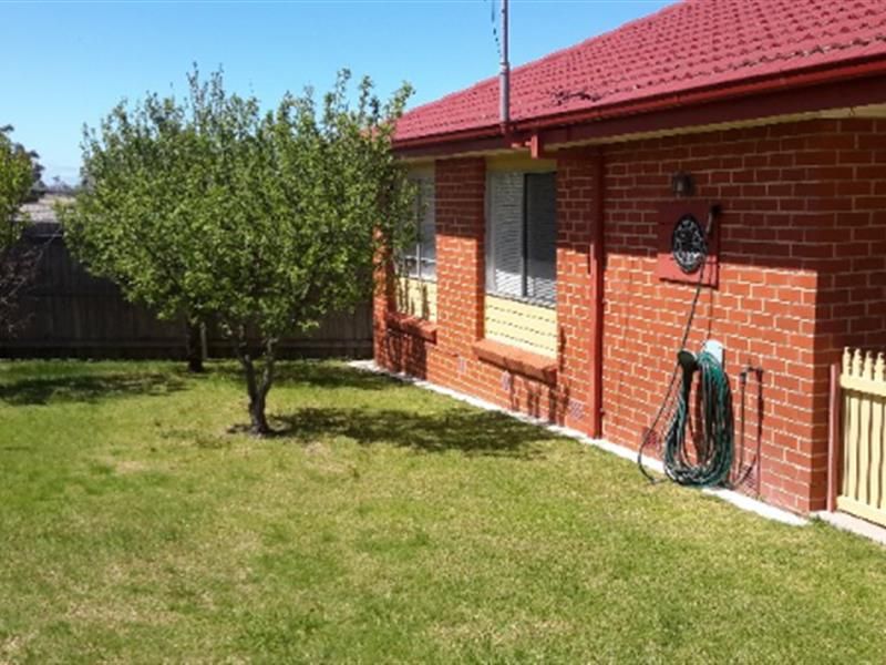 7 Webb Court, Lakes Entrance VIC 3909, Image 2