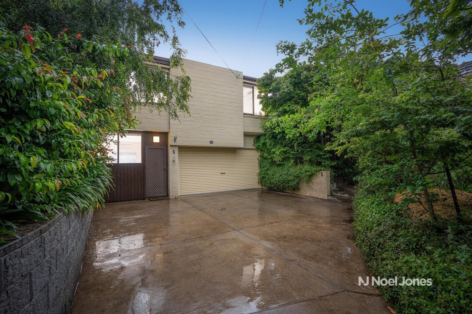 5 bedrooms House in 5 Brenda Court NUNAWADING VIC, 3131