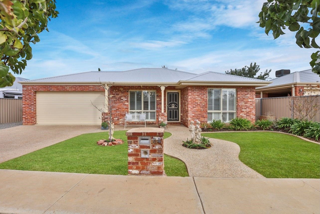 4 bedrooms House in 24 Anne Cox Drive RED CLIFFS VIC, 3496