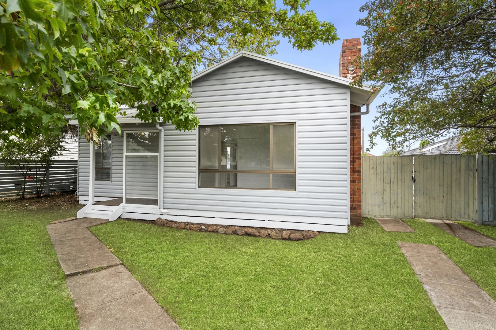2 Pettitt Crescent, Norlane VIC 3214