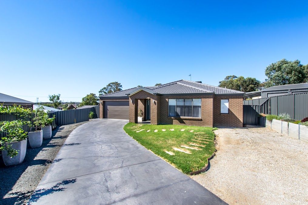 4 Chevington Close, Golden Square VIC 3555, Image 0