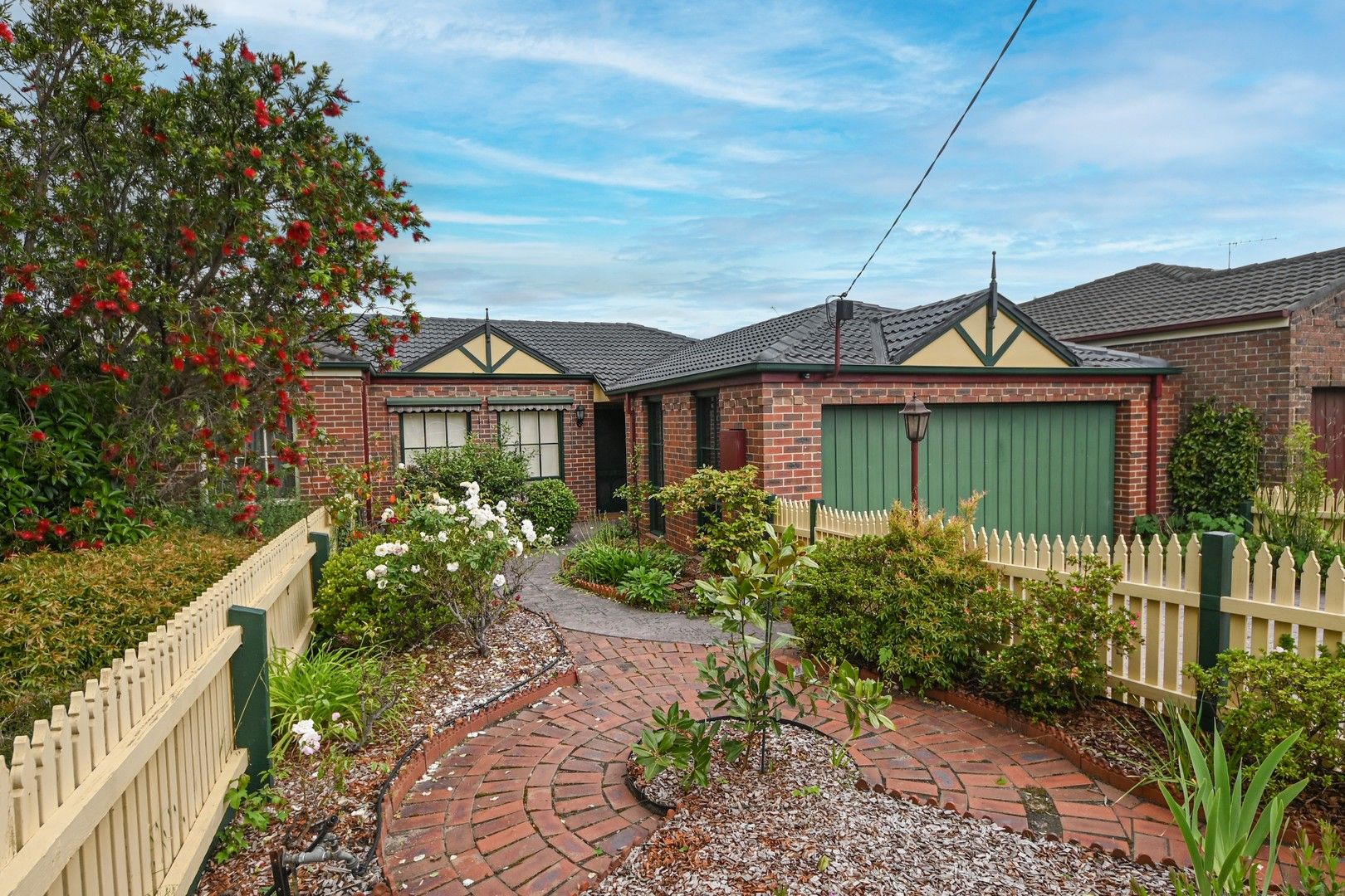 3 bedrooms House in 1/37 Mount Street GLEN WAVERLEY VIC, 3150