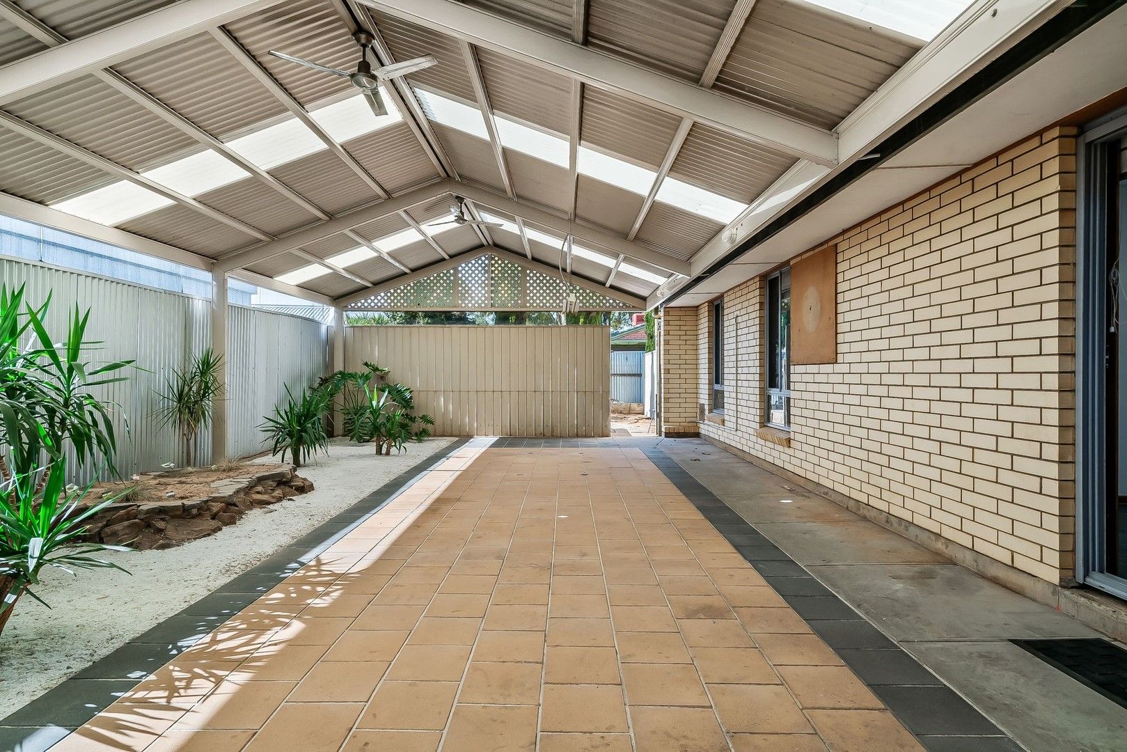 2 bedrooms Apartment / Unit / Flat in 1/189 Kings Rd SALISBURY DOWNS SA, 5108
