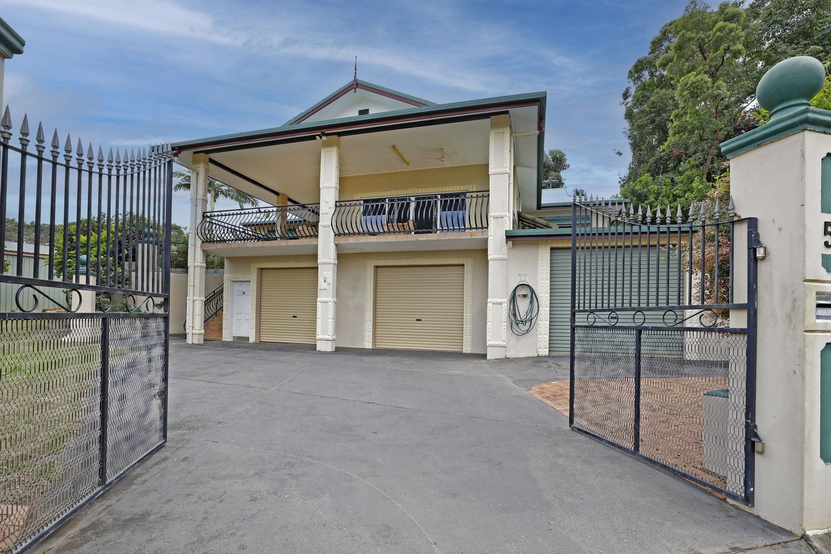 4 bedrooms House in 5 Hogan Court WHITE ROCK QLD, 4868