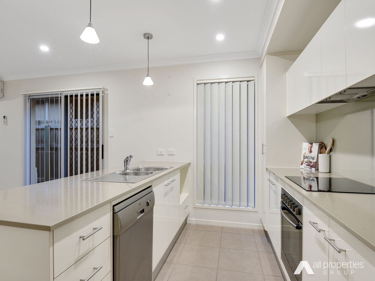 43 Meander Cct, Holmview QLD 4207, Image 2