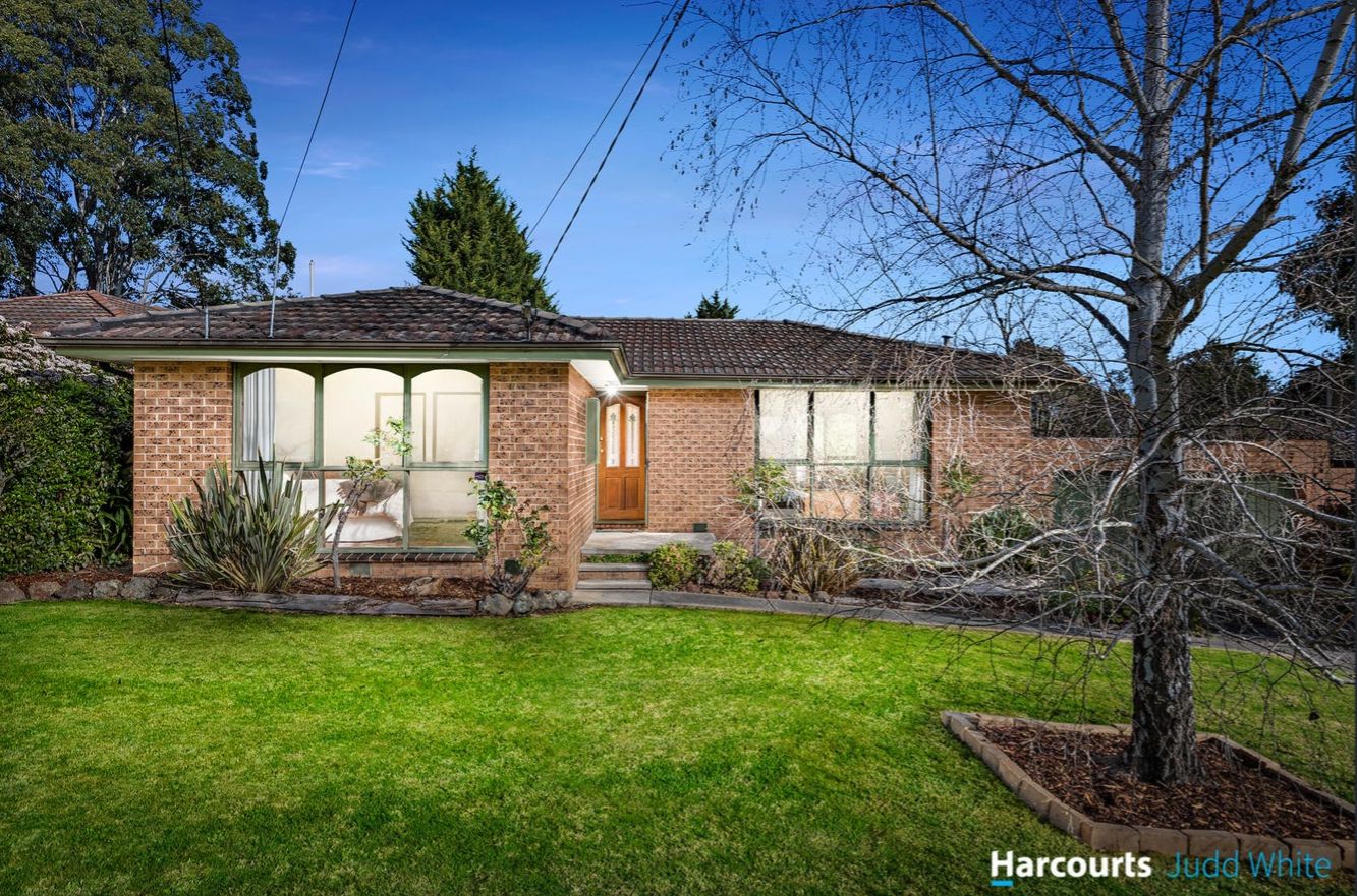 3 bedrooms House in 8 Melrose Court GLEN WAVERLEY VIC, 3150