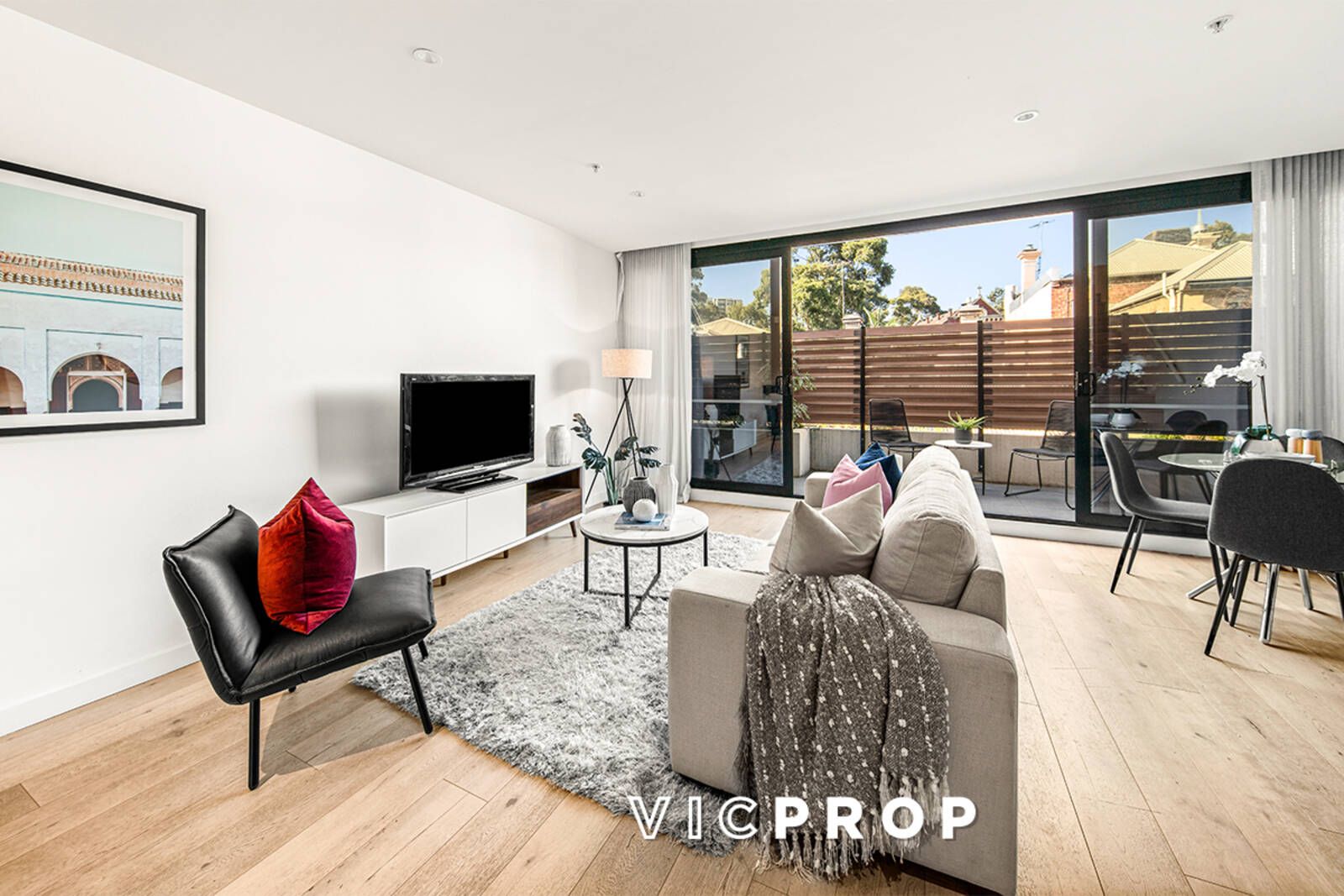 3 bedrooms Apartment / Unit / Flat in 5/282 Kings Way SOUTH MELBOURNE VIC, 3205