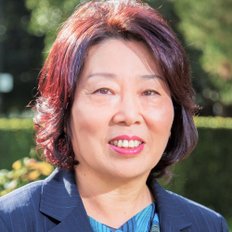Francesca Kim, Sales representative