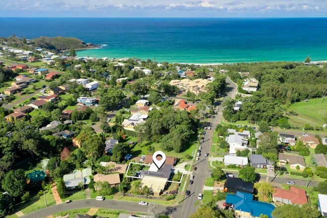 Picture of 76 Tallwood Avenue, MOLLYMOOK BEACH NSW 2539