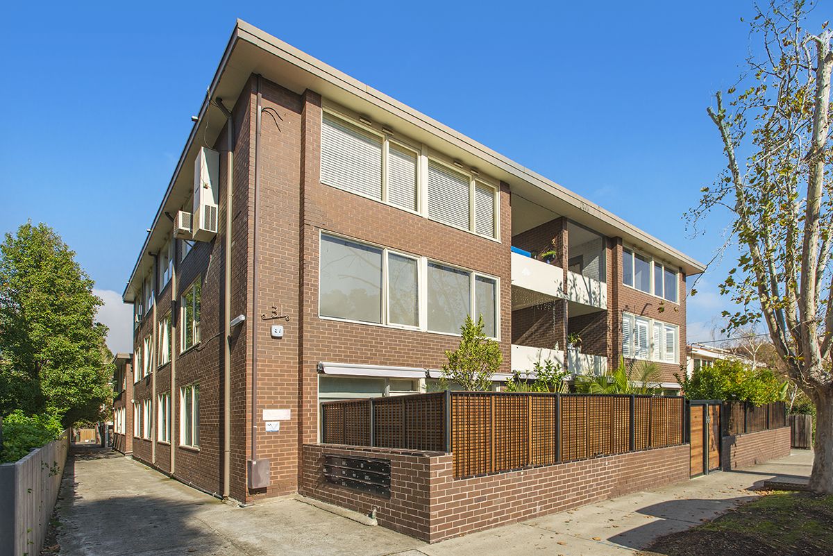 2 bedrooms Apartment / Unit / Flat in 4/31 Dickens Street ELWOOD VIC, 3184