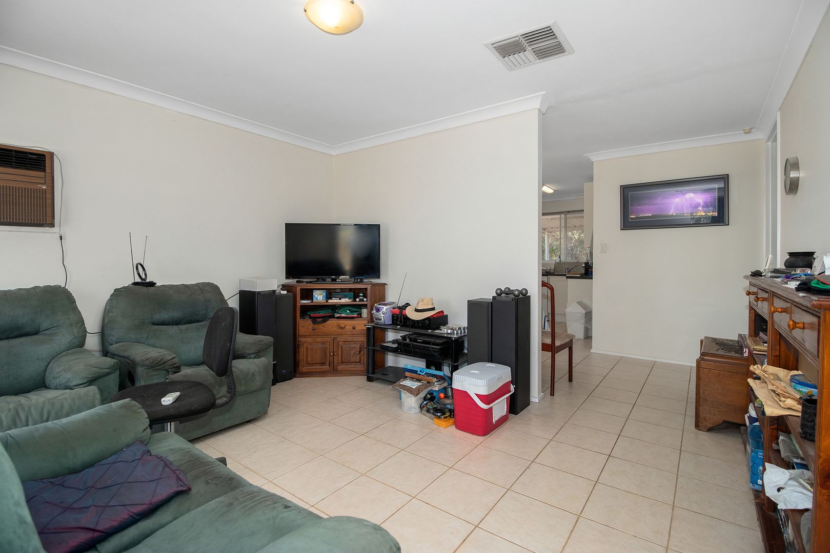 15 Jacqueline Drive, Thornlie WA 6108, Image 2