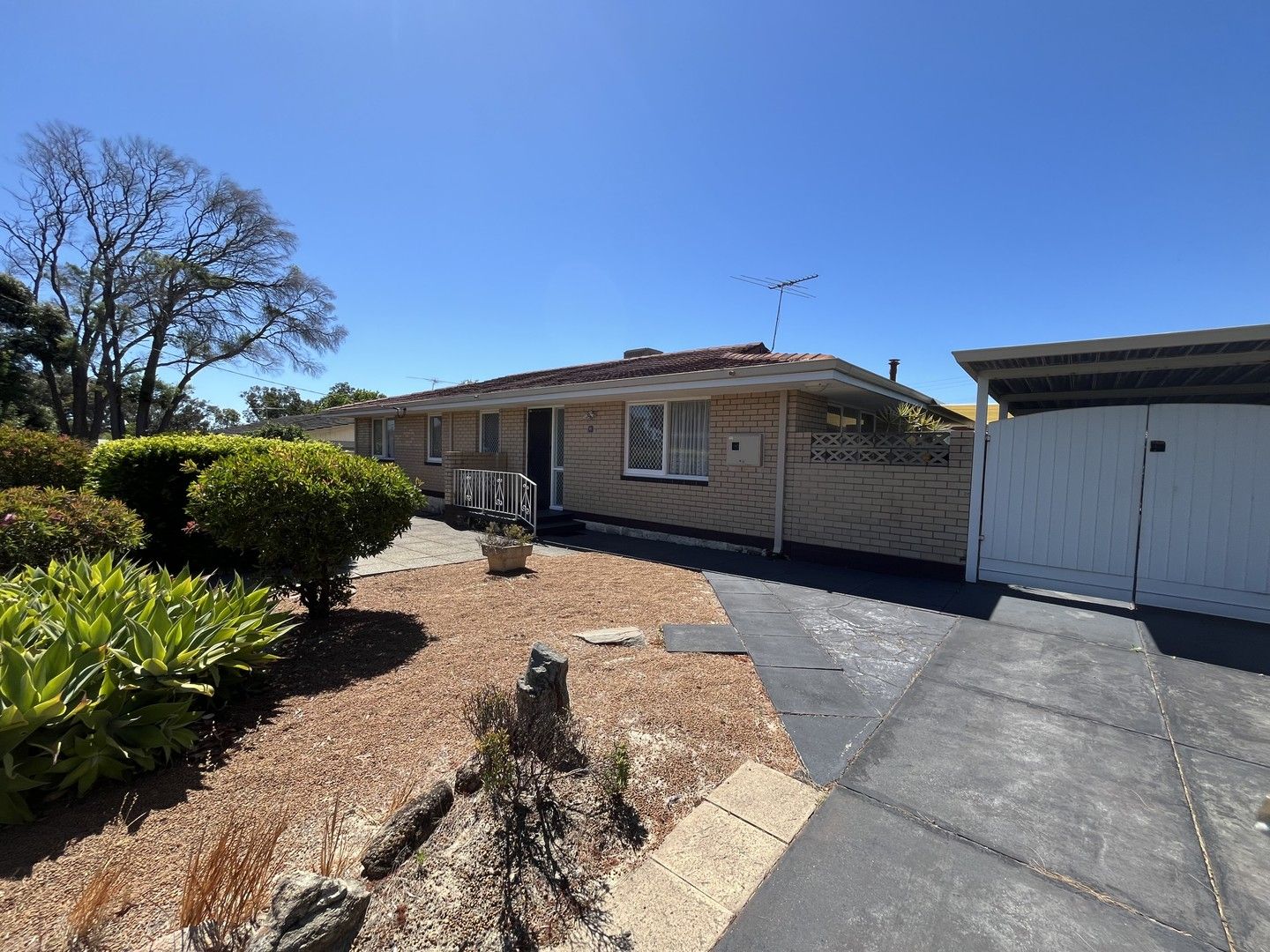 4 bedrooms House in 10 Fircroft Way HAMERSLEY WA, 6022