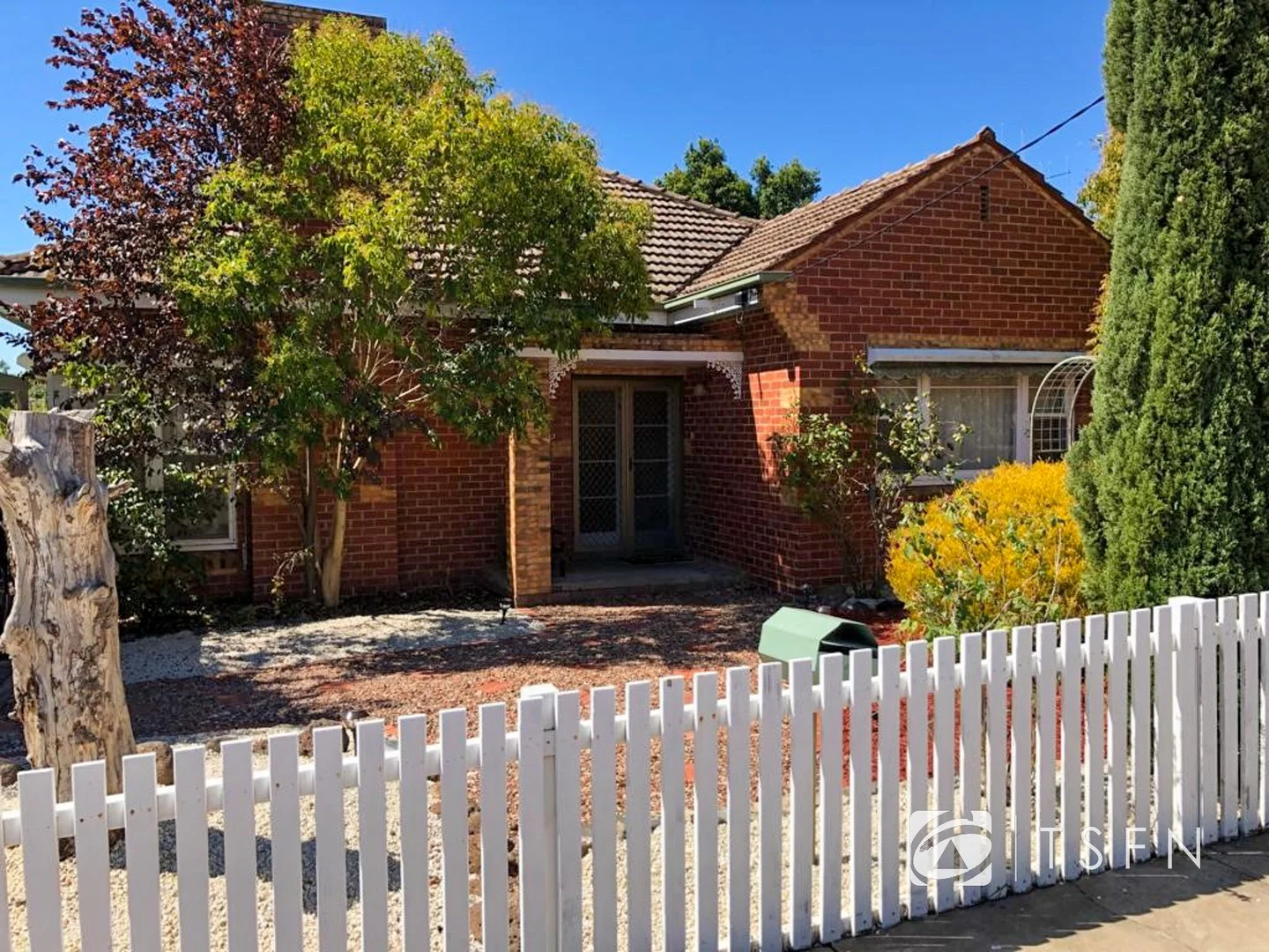 27 Hammer St, Flora Hill VIC 3550