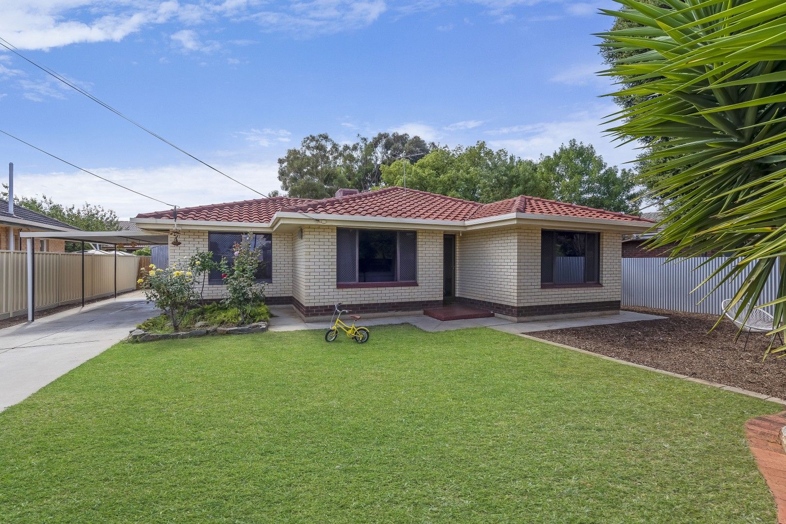 Sold 3 Blueberry Road, Parafield Gardens SA 5107 on 19 Apr 2024 2019163164 Domain