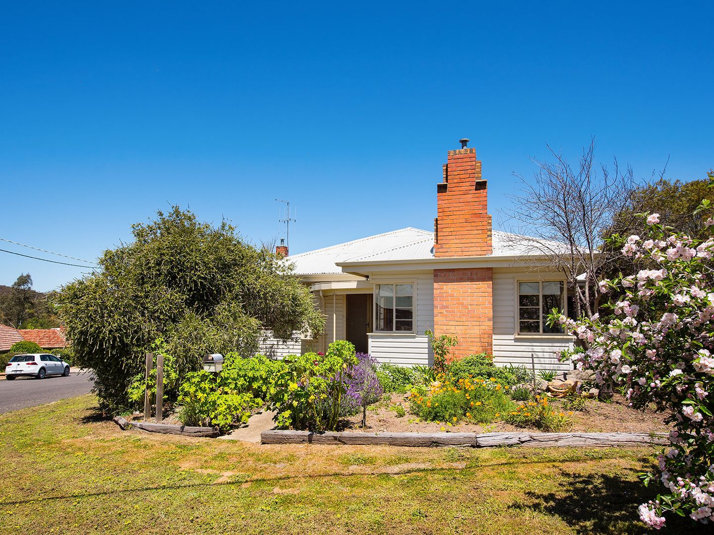 7 Douglas Crescent, Castlemaine Property History & Address Research