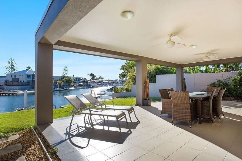 4 bedrooms House in 16 The Promenade ISLE OF CAPRI QLD, 4217