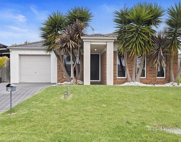 11 Lombardi Close, Skye VIC 3977