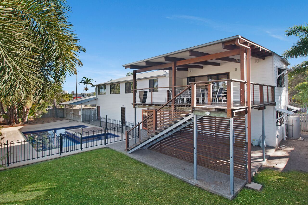 5 bedrooms House in 27 Perkins Street SOUTH TOWNSVILLE QLD, 4810