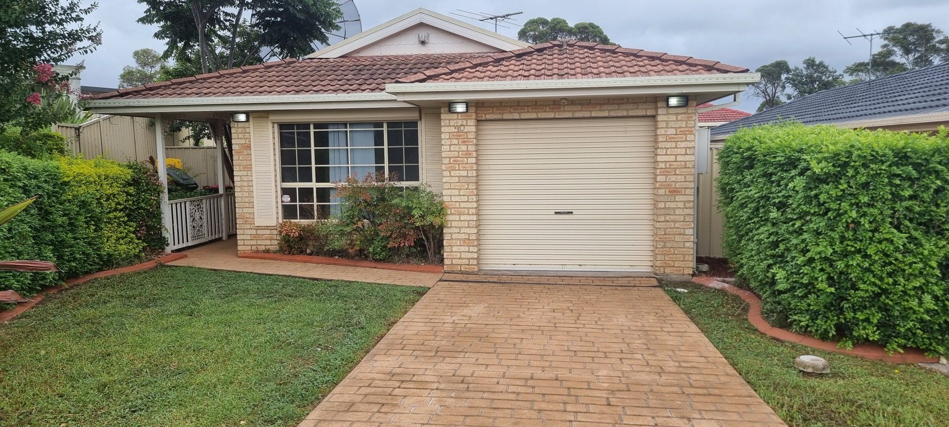 4 bedrooms House in 10 Burkhart Place MINTO NSW, 2566