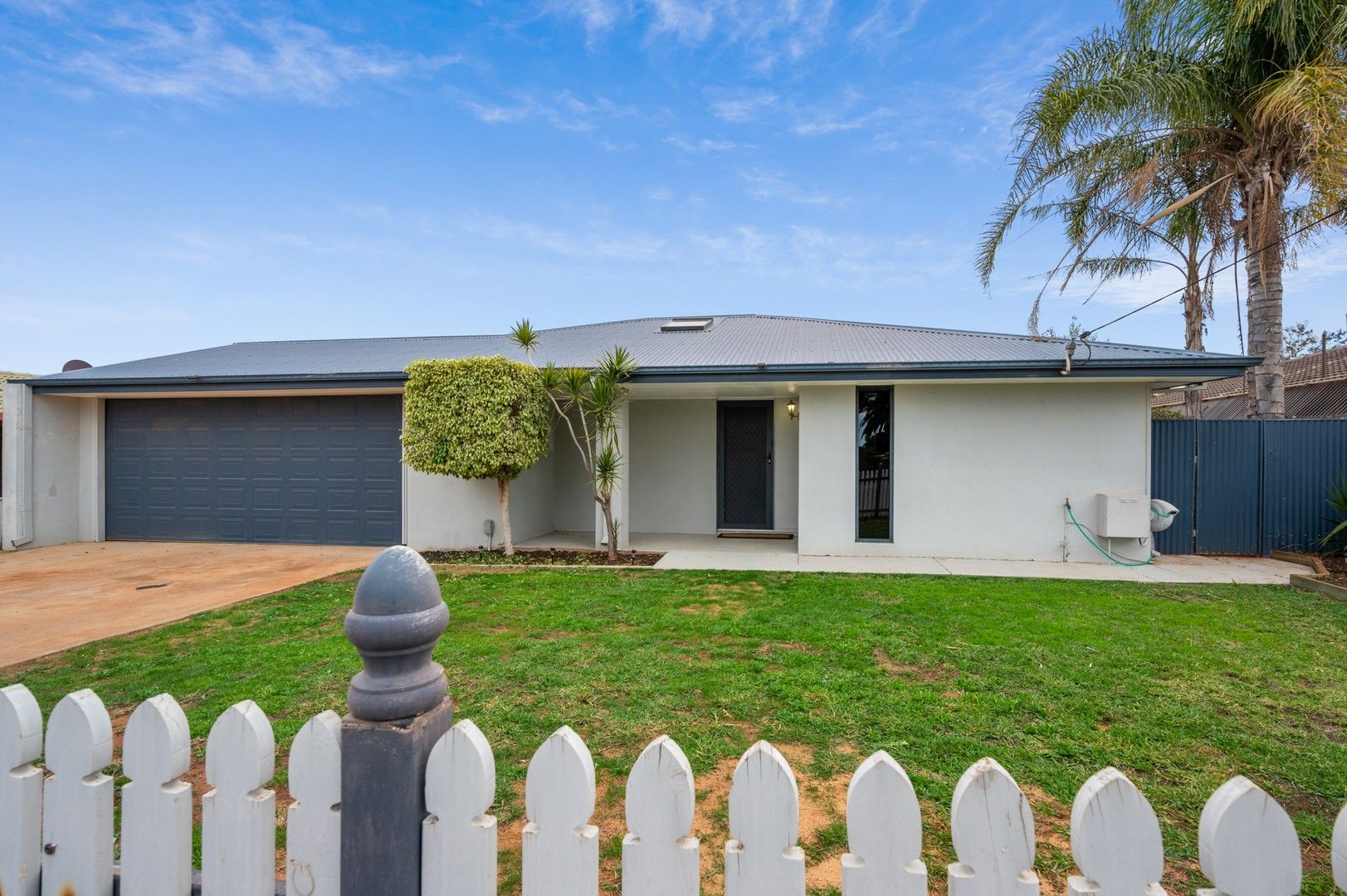 4 bedrooms House in 210 Bourke St WEST LAMINGTON WA, 6430