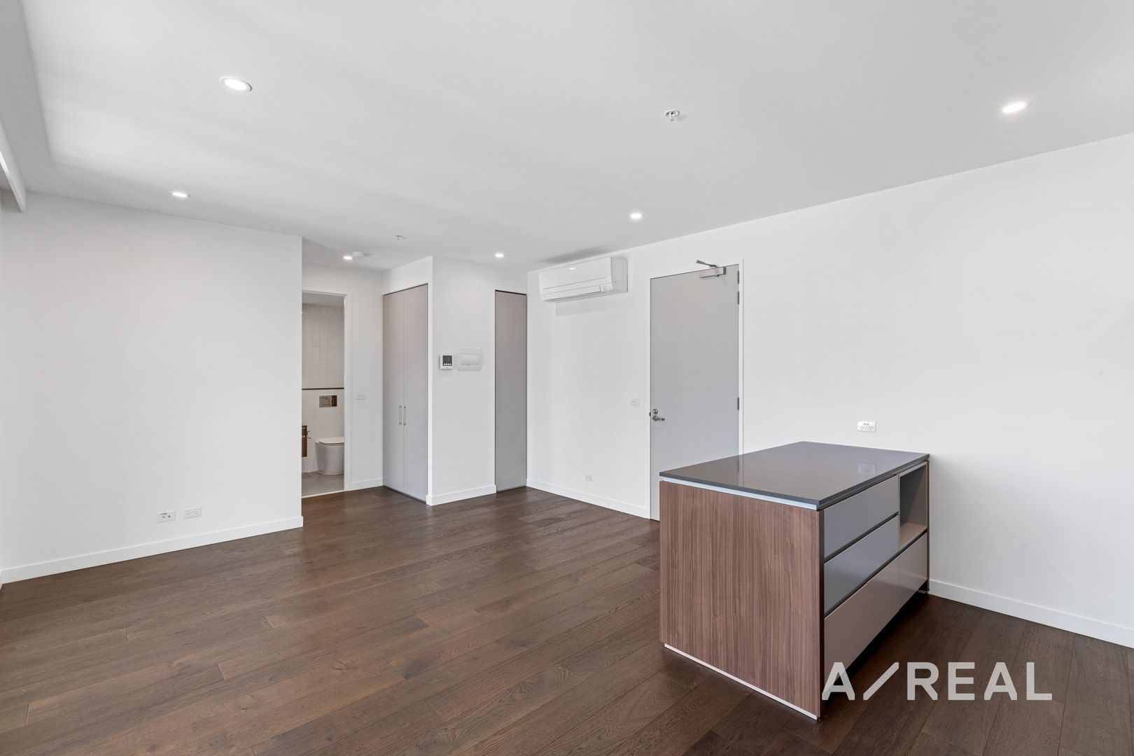 406/51 Thistlethwaite St, South Melbourne VIC 3205, Image 2