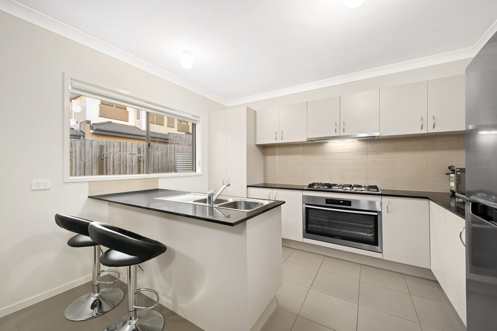 2/5 Denver Crescent, Rowville VIC 3178, Image 2