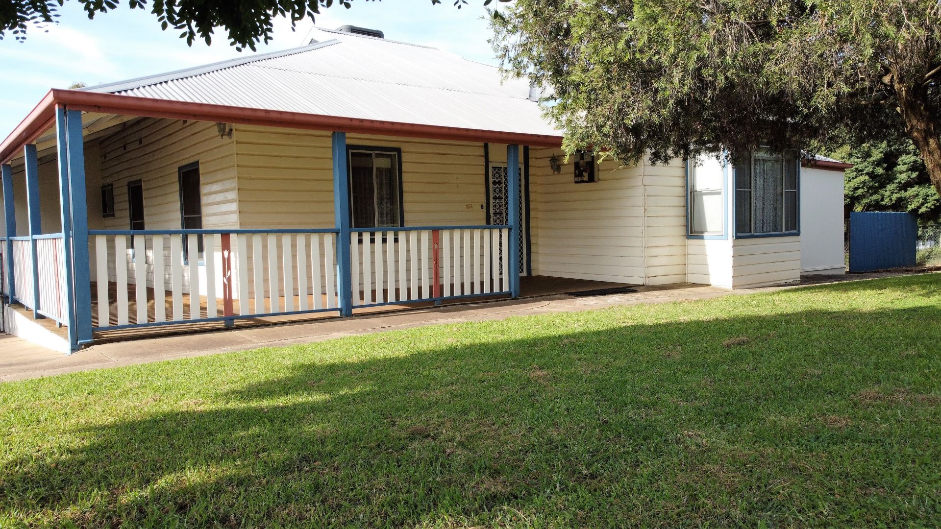 104 Cowra Road, Grenfell NSW 2810