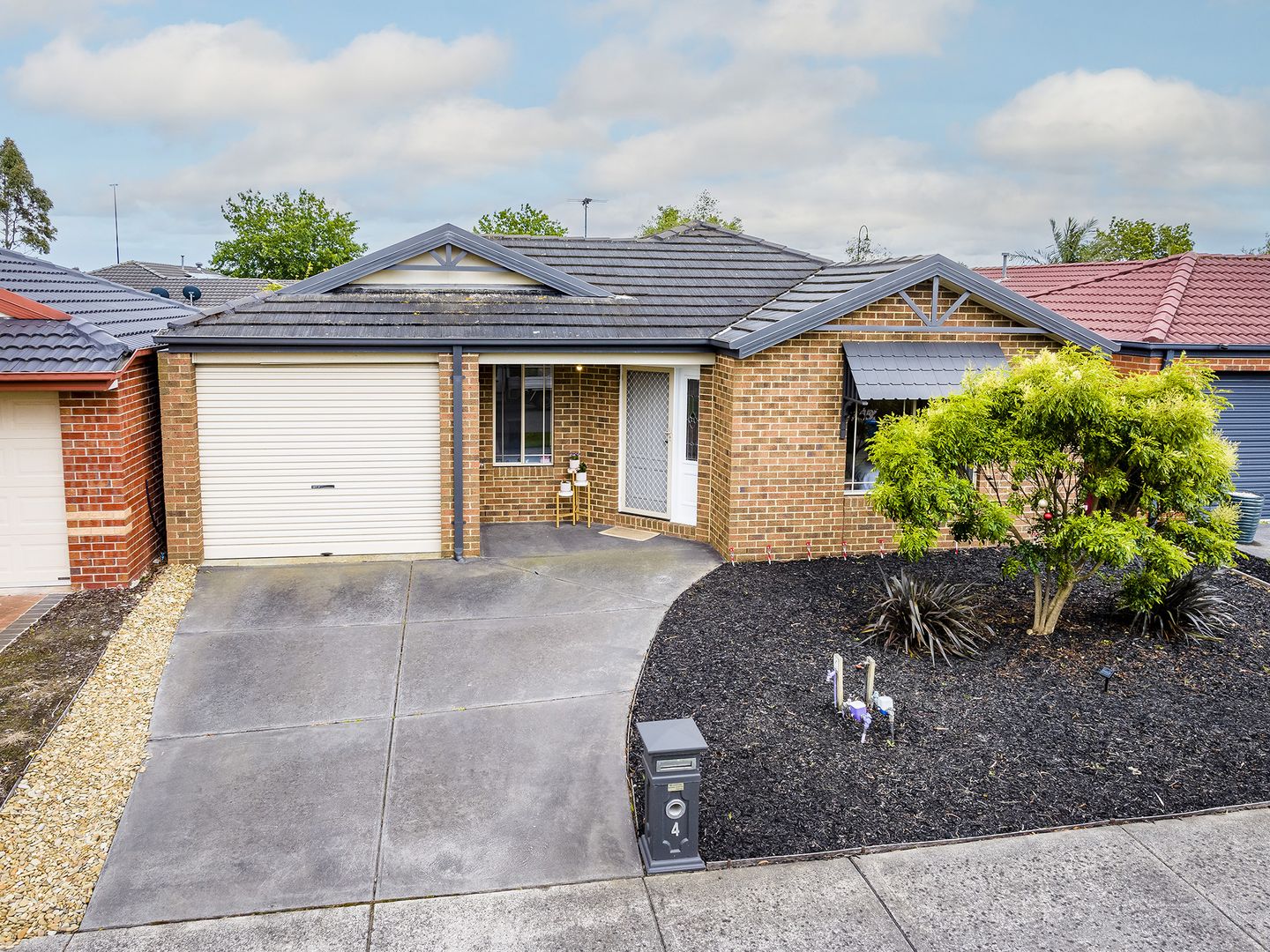 4 Tyndall Street, Cranbourne East Property History & Address Research