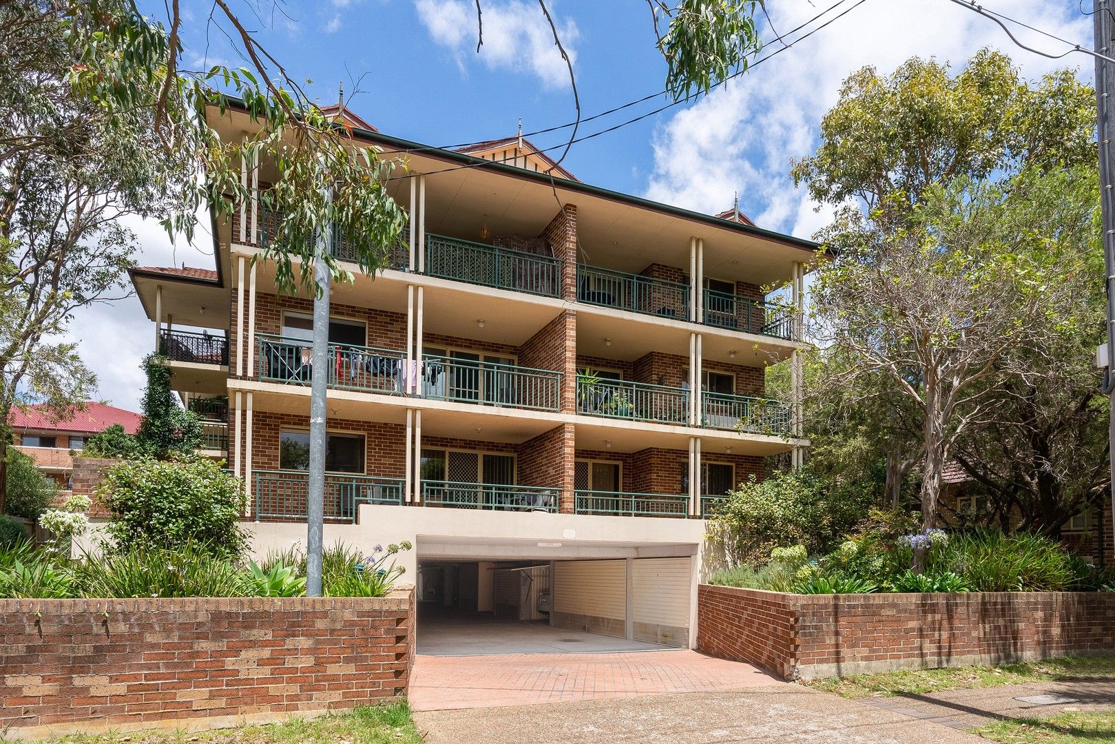 2 bedrooms Apartment / Unit / Flat in 1/124-126 Flora Street SUTHERLAND NSW, 2232
