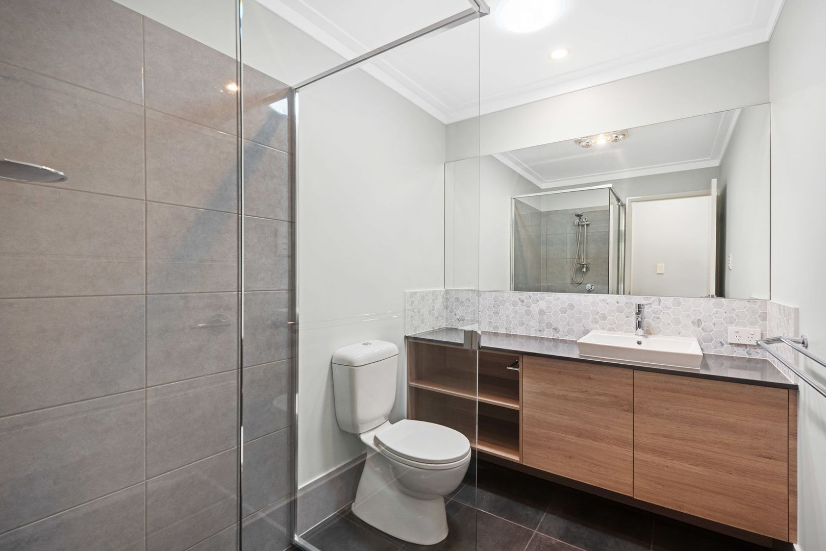 U2/32 Orchard Lane, Glenvale QLD 4350, Image 2