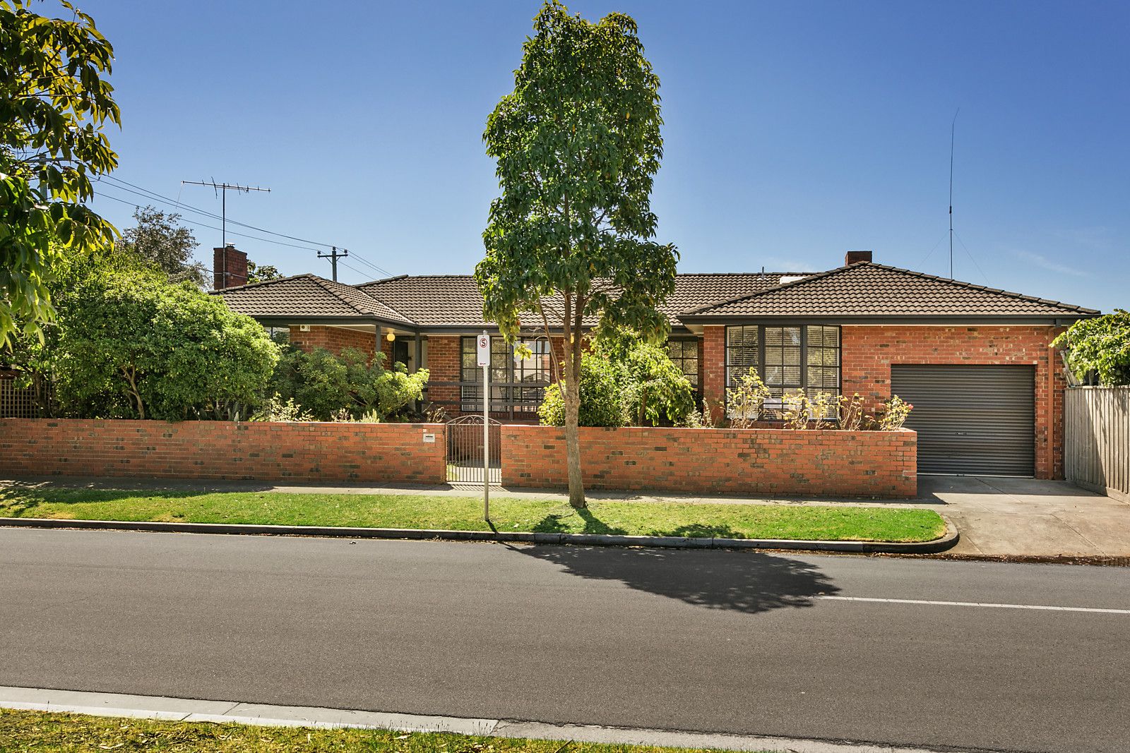 18 Chislehurst Road, Hampton VIC 3188, Image 0