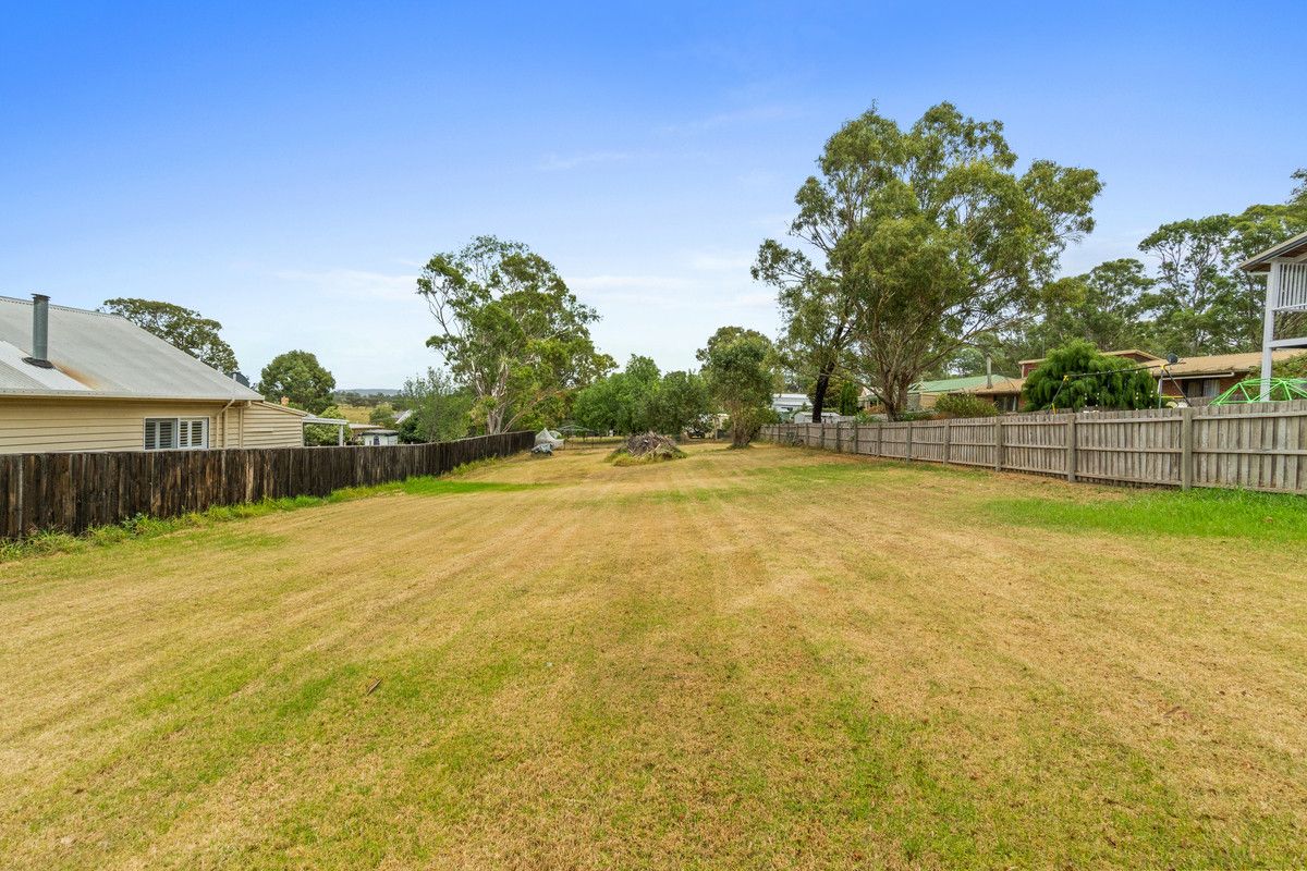 7 Stagg Street, Heyfield VIC 3858, Image 2