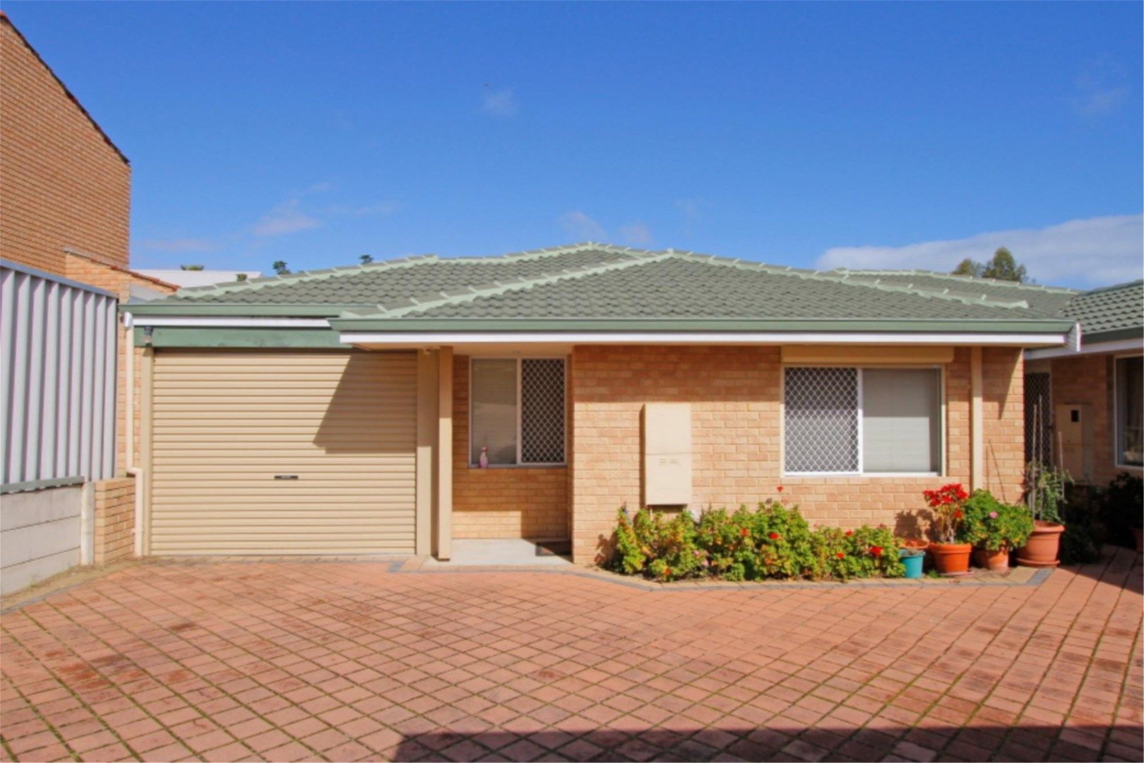 2 bedrooms Villa in 4/12 Kanimbla Road BICTON WA, 6157