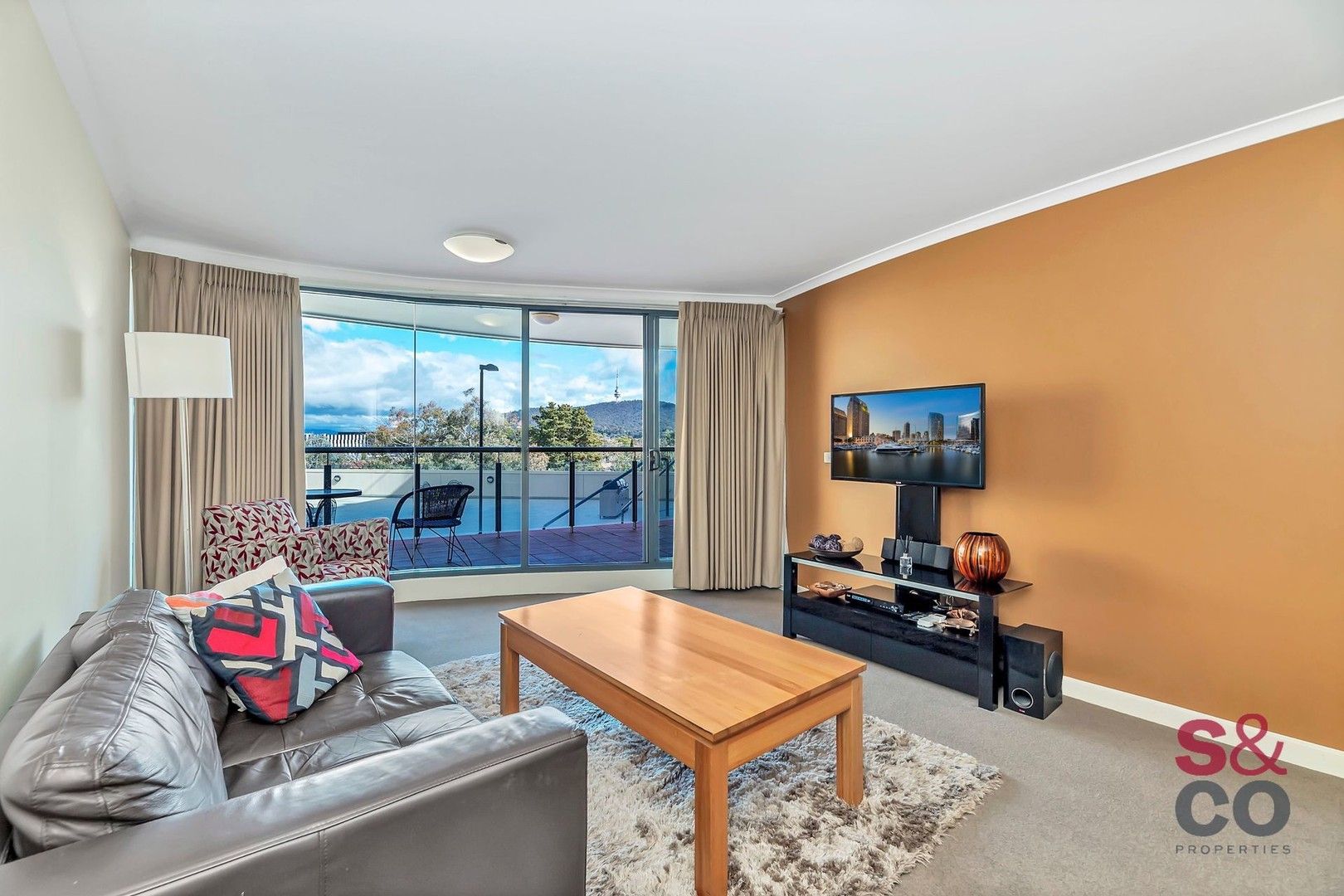 1 bedrooms Apartment / Unit / Flat in 405/86-88 Northbourne Avenue BRADDON ACT, 2612