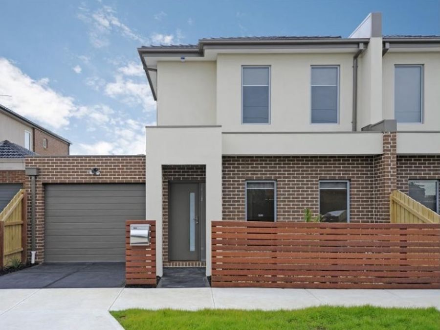 2 bedrooms Townhouse in 1B Tangyes Street PASCOE VALE VIC, 3044