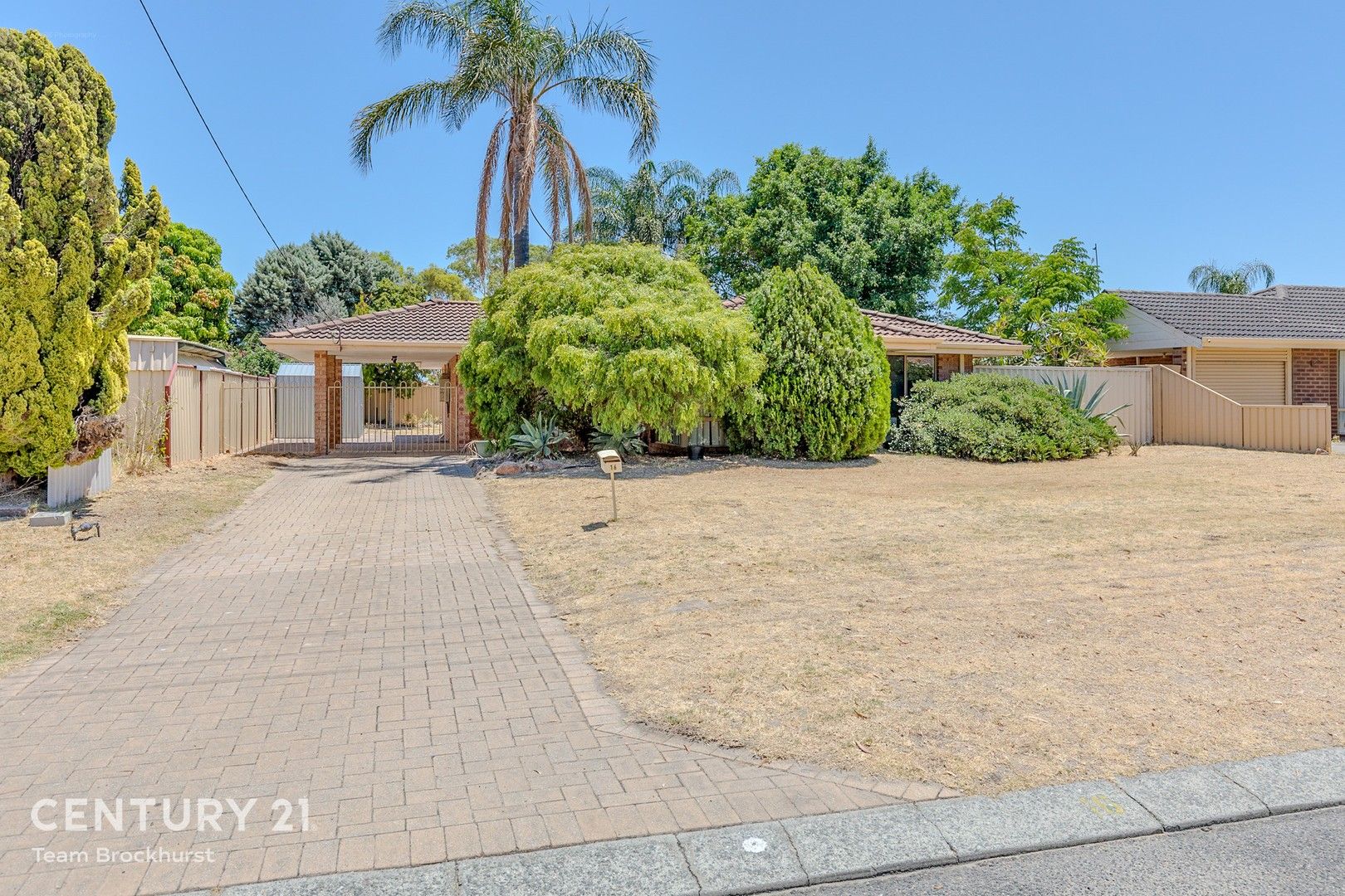 4 bedrooms House in 16 Kidman Court THORNLIE WA, 6108