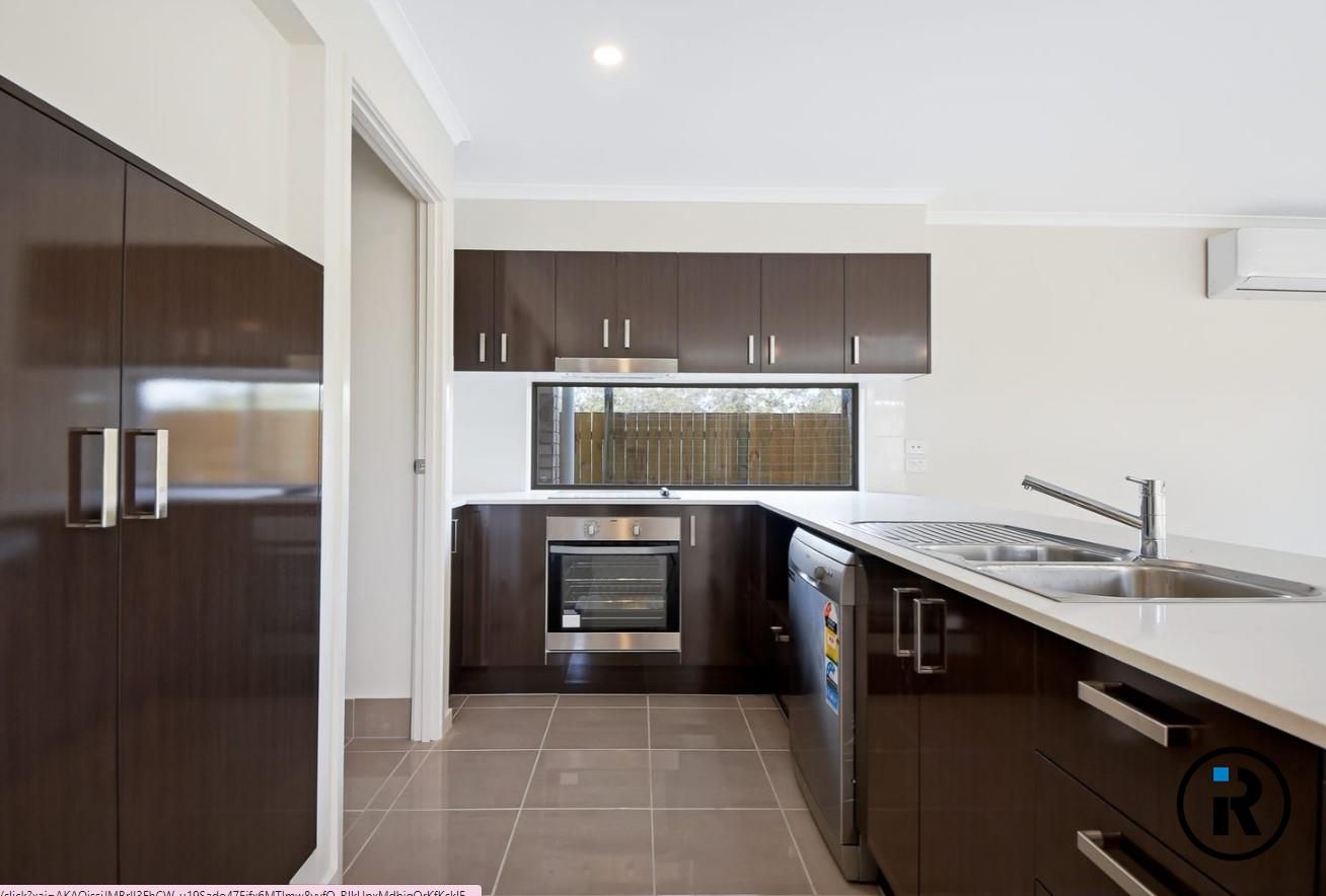 4 bedrooms Townhouse in 73 Westminster Boulevard DOOLANDELLA QLD, 4077