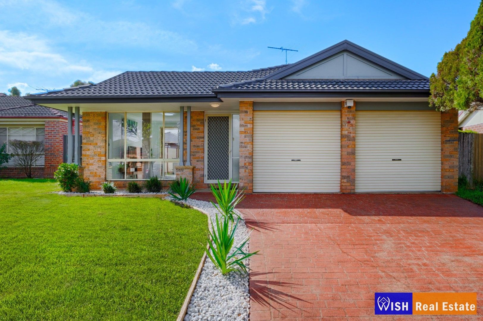 4 bedrooms House in 9 Yellowgum Avenue ROUSE HILL NSW, 2155