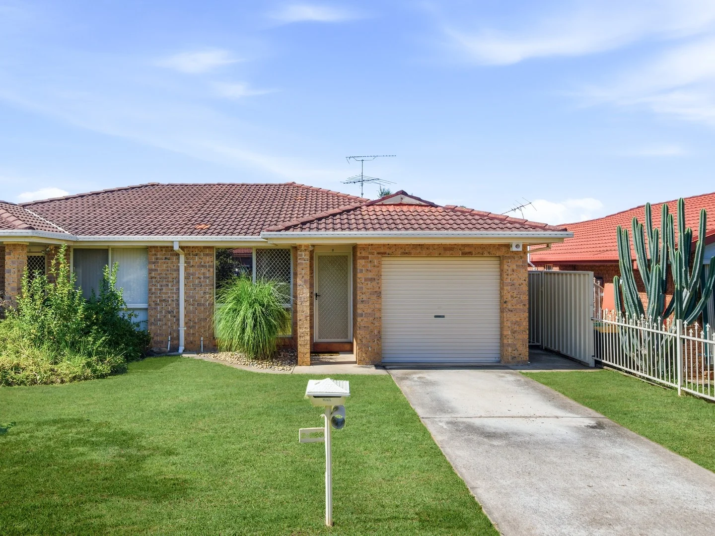 Primary image of 2/289 Copperfield Drive, Rosemeadow NSW 2560