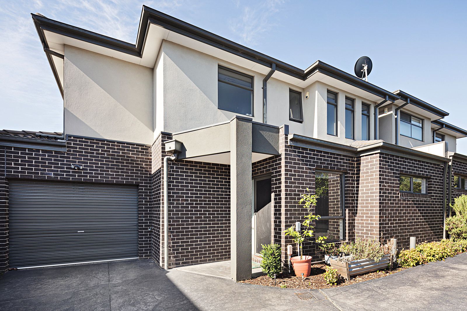 2 bedrooms Townhouse in 2/14 Kelsby Street RESERVOIR VIC, 3073