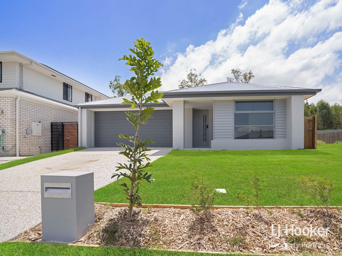 4 bedrooms House in 61 Weedbrook Street PARK RIDGE QLD, 4125