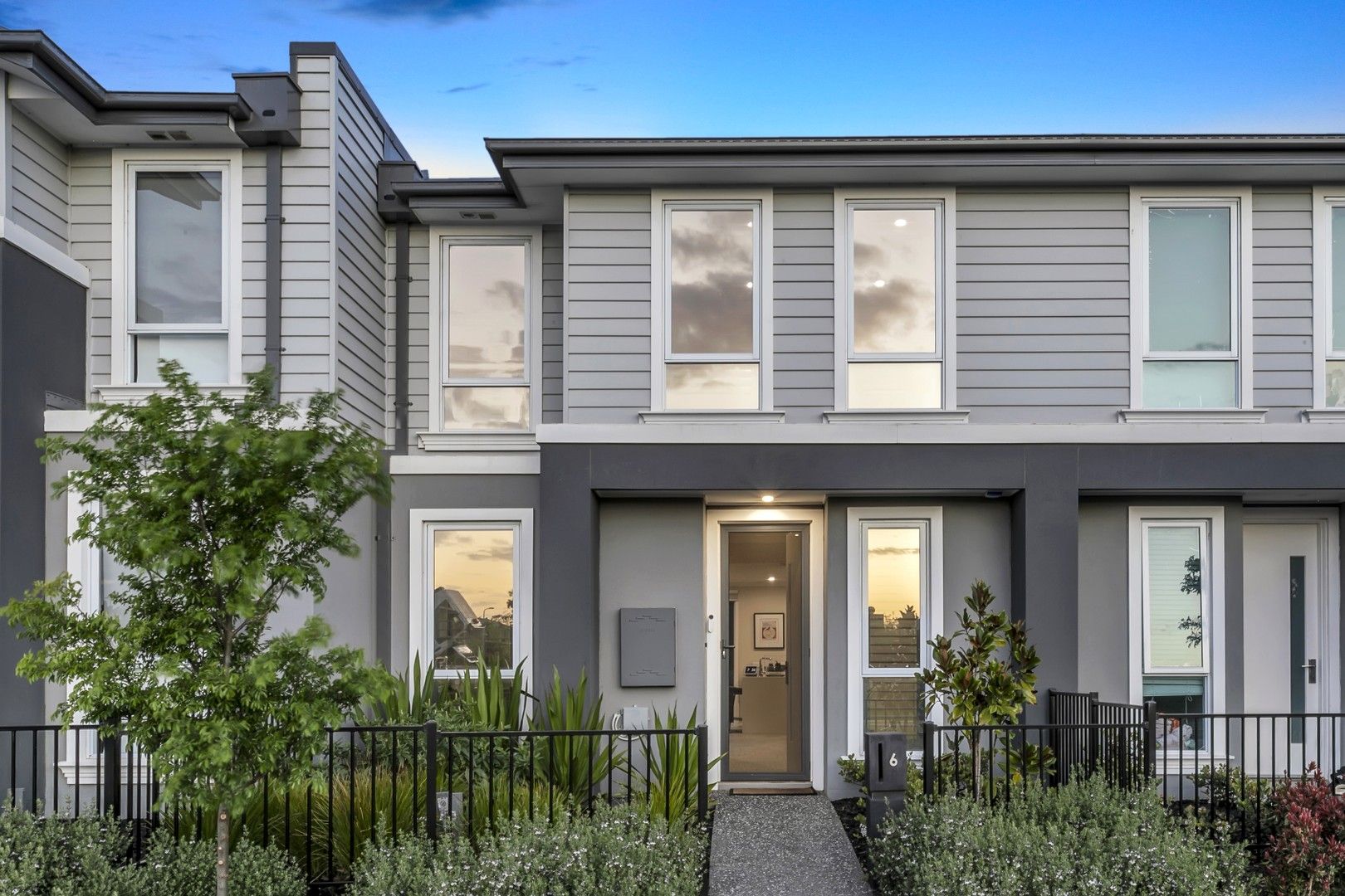 4 bedrooms Townhouse in 6 Watercolour Boulevard CLYDE NORTH VIC, 3978