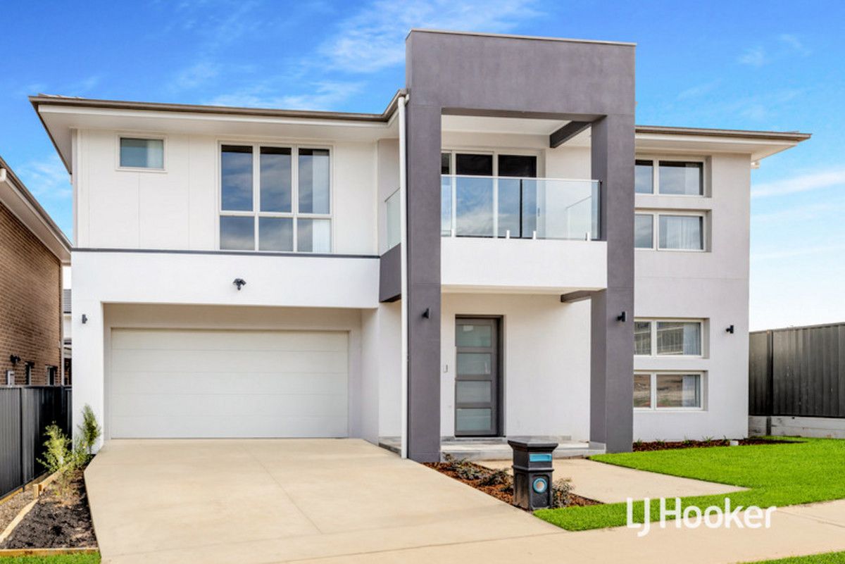 5 bedrooms House in 4 Delmar Street BOX HILL NSW, 2765
